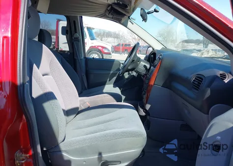 2006 Chrysler Town & Country from USA, damaged, VIN 1A4GP45R26B572543